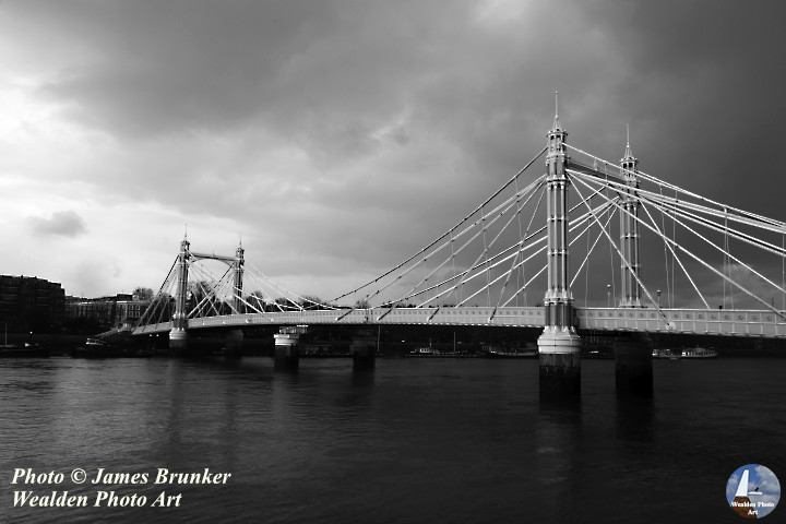 A new upload of the Albert Bridge #London in black and white, available as #prints mouse mats #mugs here, FREE SHIPPING in UK!: lens2print.co.uk/imageview.asp?…
#AYearForArt #BuyIntoArt #SpringForArt #bridges #suspensionbridge #riverthames #thames #londonbridges #StormHour #moodysky