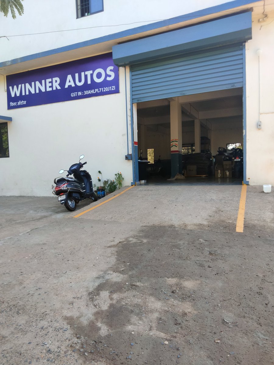 viju0076's tweet photo. @OlaElectric @bhash I am currently at the ola service workshop at my appointed date and time by ola. But the service manager is unable to replace my fork since it is not in stock. How do you guys manage your appointment https://t.co/DwZXnjGHWB
