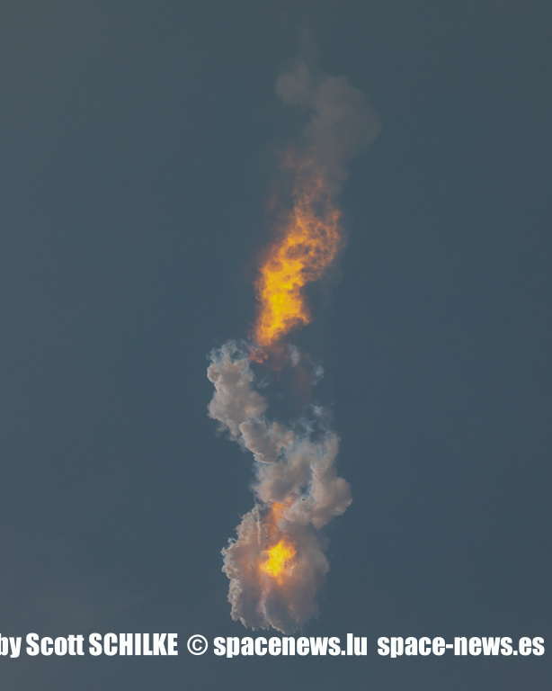 NEWLINEasbl's tweet photo. Remote Photos First Look Of SpaceX Starship Test Flight Launch on 4-20-23 | https://t.co/yyHmbvOH0v and https://t.co/vKW0qTN1zb https://t.co/o8dXhTwYbp #spacex #starshiplaunch #starshipexplosion #launch #space  photos Scott Schilke https://t.co/aZsD38ODl0