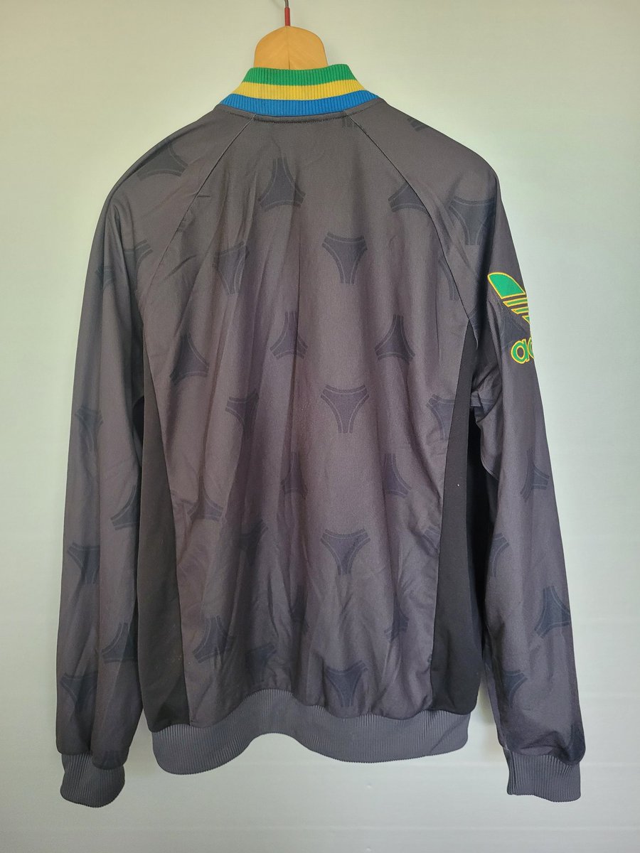 Adidas_tracktop's tweet photo. Adidas Brasil tango ball track top.
New in my collection.
#adidas #Brasil #brazil #adidasoriginals #3stripes #SeleΓ§Γ£o #adidasfootball #rio #adidasfan @adiFamily_ @Dadidassler https://t.co/0681oxUugO