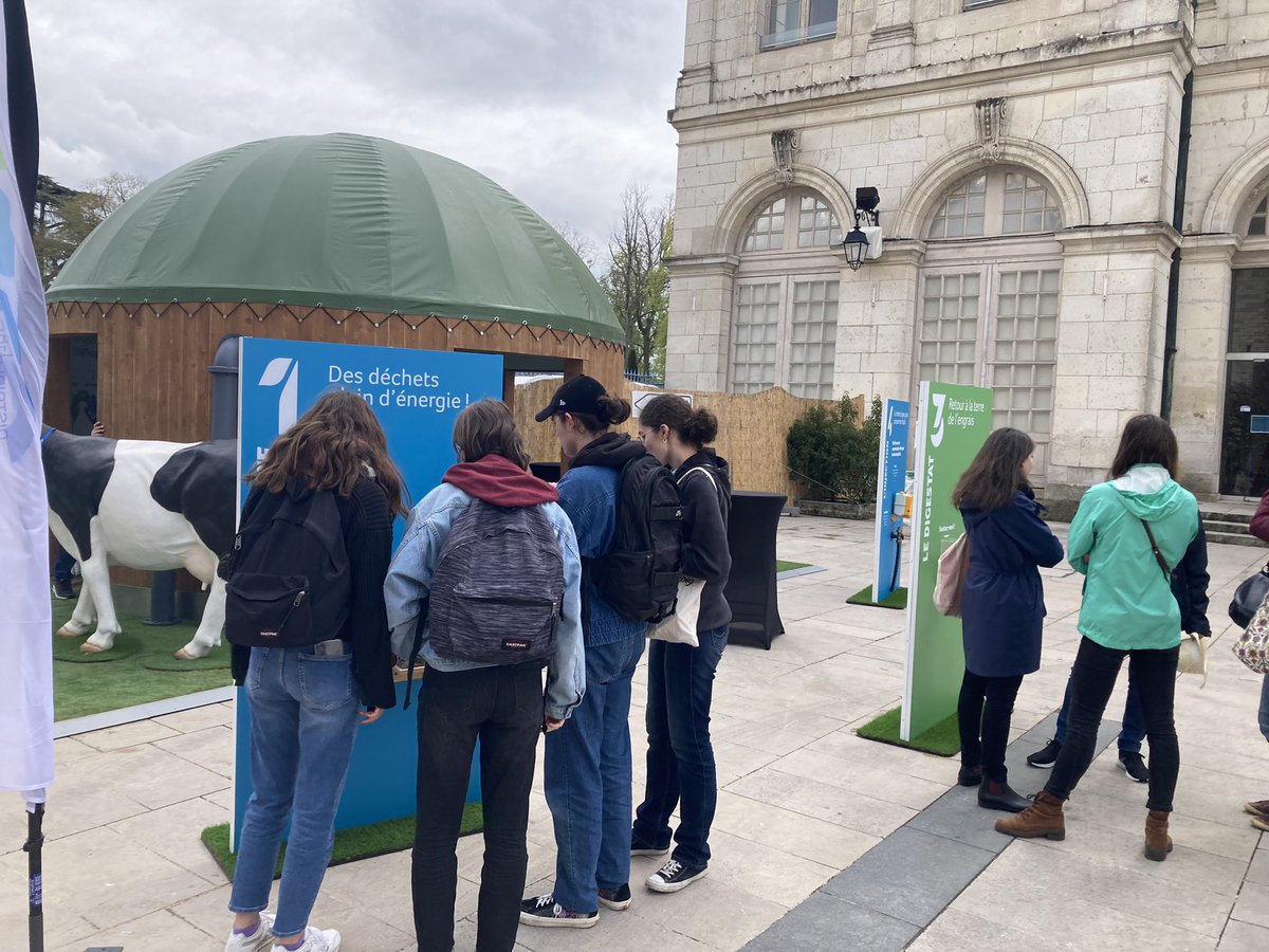 KatellCh's tweet photo. Et l’ambiance au village du festival @PrintempsDB est tellement sympa que d’une année sur l’autre : on revient nous voir ☺️ #GRDF #PDB23 https://t.co/9KGH62oxkd