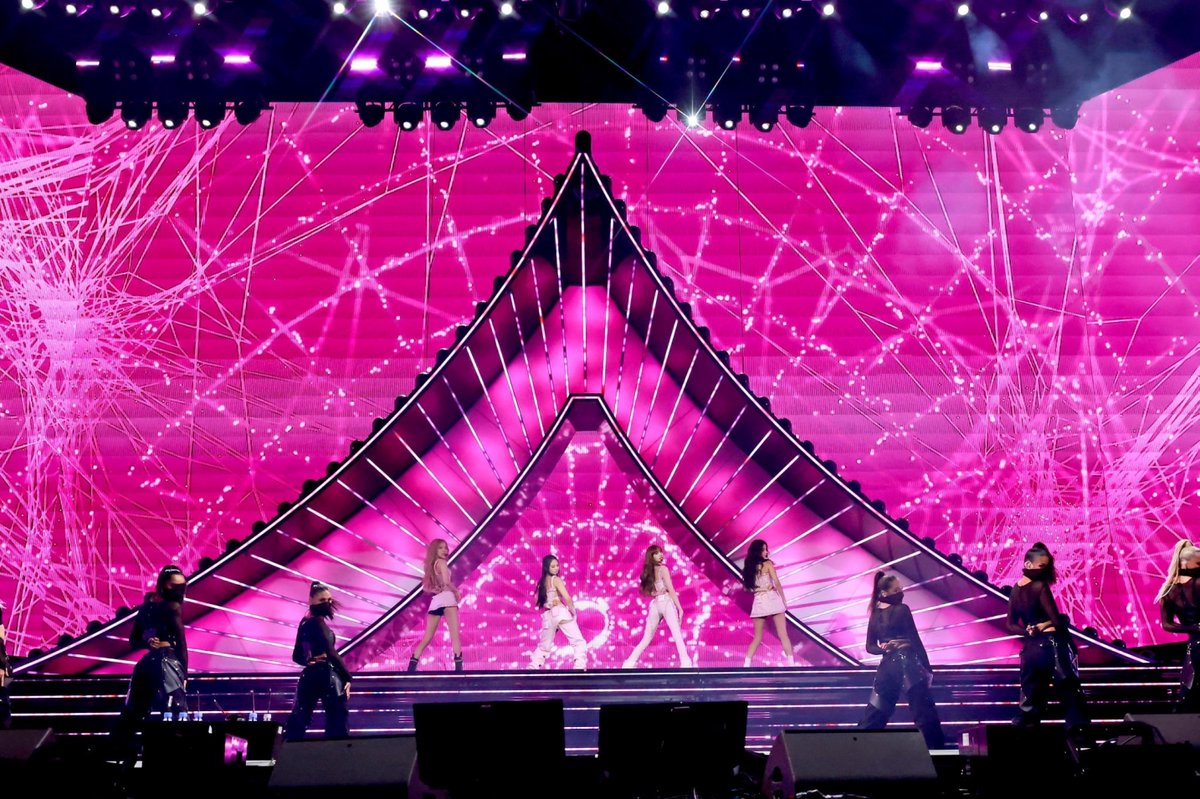 vampireholIi's tweet photo. BLACKPINK HD Coachella Photos
Week 2
— a thread (4/n)

#BLACKPINKxCoachella #PINKCHELLA https://t.co/VhgzC0MChF