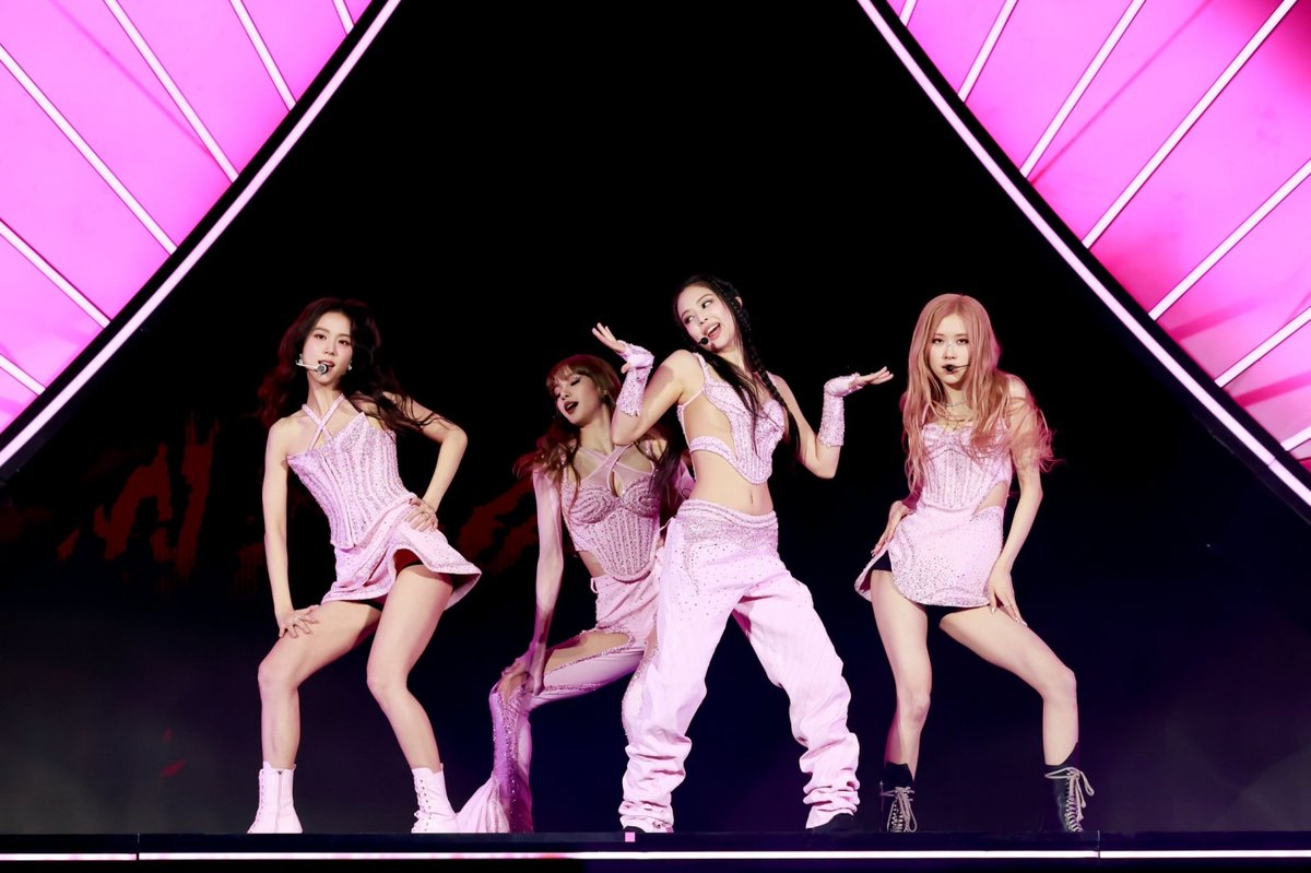 vampireholIi's tweet photo. BLACKPINK HD Coachella Photos
Week 2
— a thread (4/n)

#BLACKPINKxCoachella #PINKCHELLA https://t.co/VhgzC0MChF