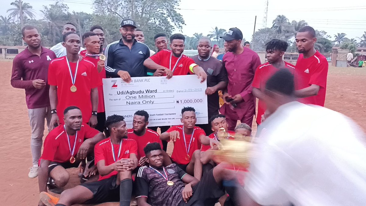 OchenwariUdeze's tweet photo. Arise TV: Meet Okey Aneke of @OfficialPDPNig first time house of Assembly elect, Enugu State who offers 21 natives of Udi South studying 4yrs courses in Uni&amp;Poly scholarships, tnks constituents 4 electoral victory.

Barthez. Bola Tinubu. EFCC. MLLE. Banana Island. Palmpay. Omah https://t.co/Yzm1gCo7Vz