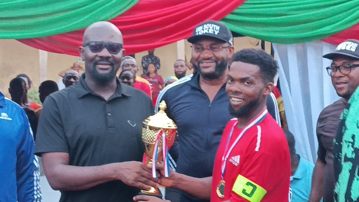 OchenwariUdeze's tweet photo. Arise TV: Meet Okey Aneke of @OfficialPDPNig first time house of Assembly elect, Enugu State who offers 21 natives of Udi South studying 4yrs courses in Uni&amp;Poly scholarships, tnks constituents 4 electoral victory.

Barthez. Bola Tinubu. EFCC. MLLE. Banana Island. Palmpay. Omah https://t.co/Yzm1gCo7Vz