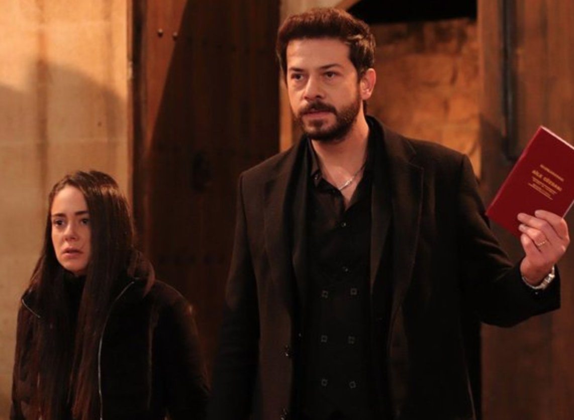 efkarlinur's tweet image. shiplerim niye olmuyor diye ağladıktan sonra benim shipler. #Hercai #AzEl