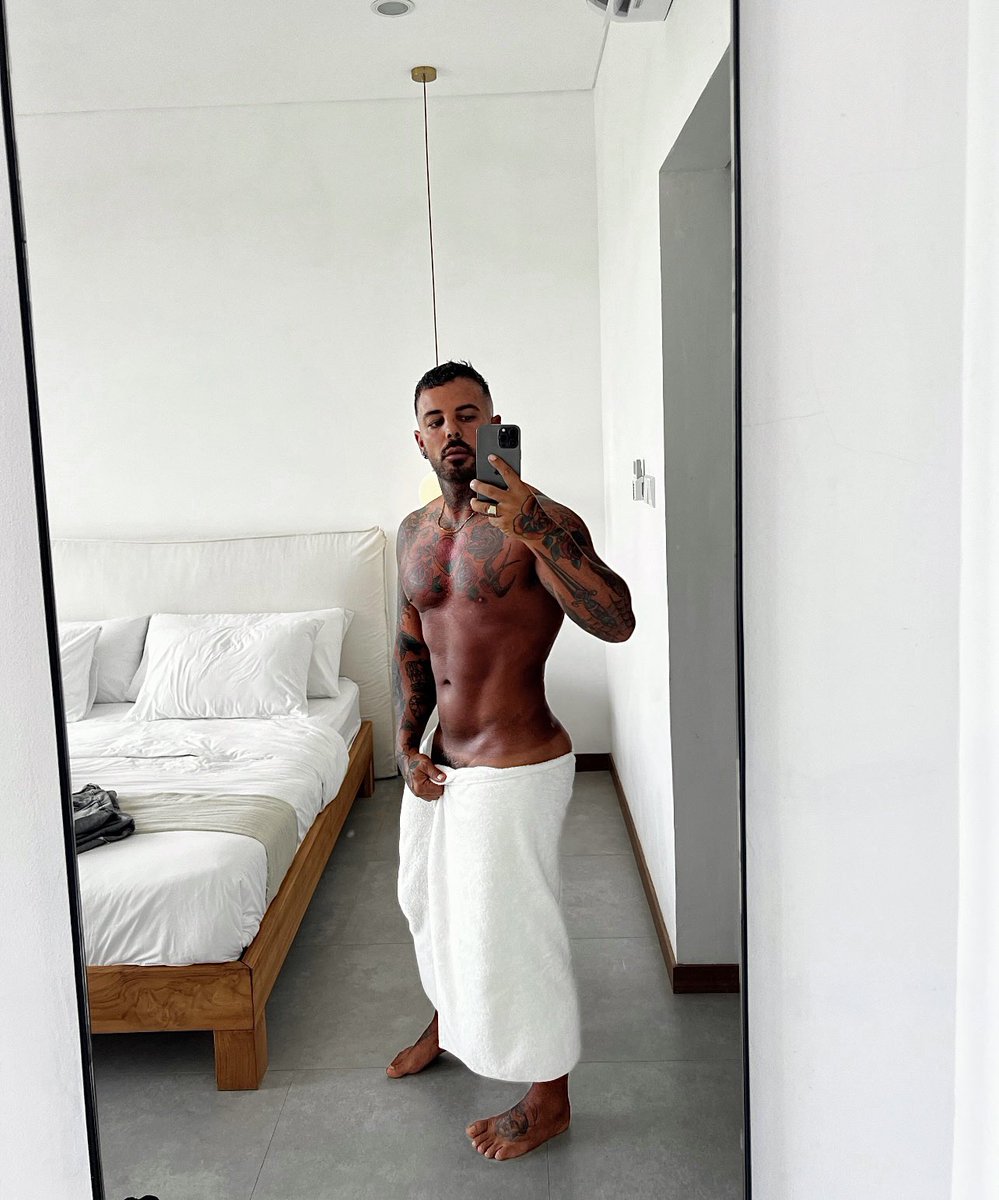 JustinGsavage's tweet photo. #tanned #bali https://t.co/YhBV6zVrPb