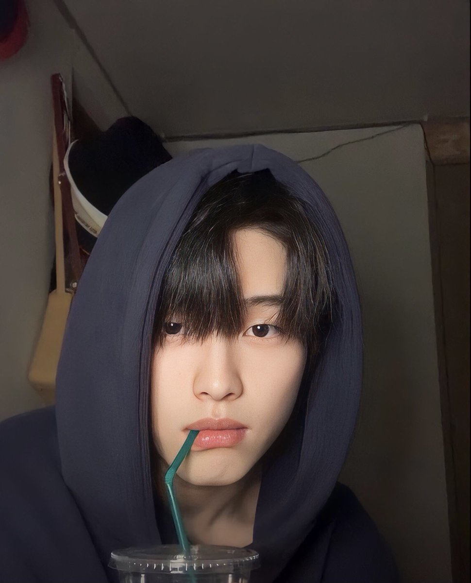 coolkijeu's tweet photo. The HD version of Lee Seunghwan’s IG Live is needed for world peace. https://t.co/iEfSZLHbdq