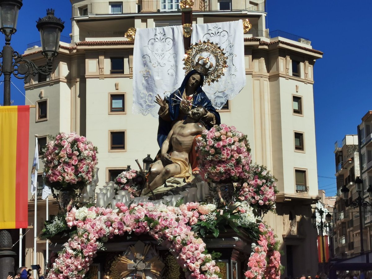 JFRebollo's tweet photo. El pueblo de #cartagena se echa a la calle para honrar a la Stsma. Virgen de la #Caridad, en el tricentenario de la llegada de la imagen de la Patrona a nuestra ciudad.
#AñoDeLaCaridad https://t.co/Tl8LG2cO19
