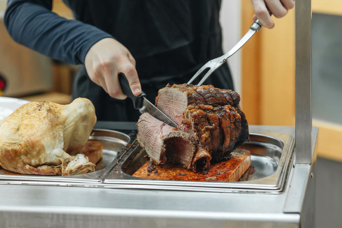 Our #Carvery is on TODAY from 12:30-4:30pm £15.95 for two courses - come on down if you're feeling peckish for a yummy #RoastDinner 😍 #golfworldstansted #stanstedgolf