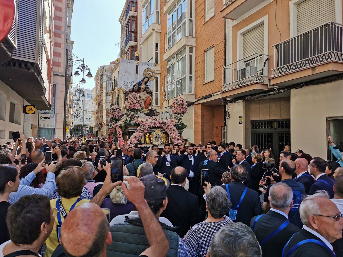 JFRebollo's tweet photo. El pueblo de #cartagena se echa a la calle para honrar a la Stsma. Virgen de la #Caridad, en el tricentenario de la llegada de la imagen de la Patrona a nuestra ciudad.
#AñoDeLaCaridad https://t.co/Tl8LG2cO19