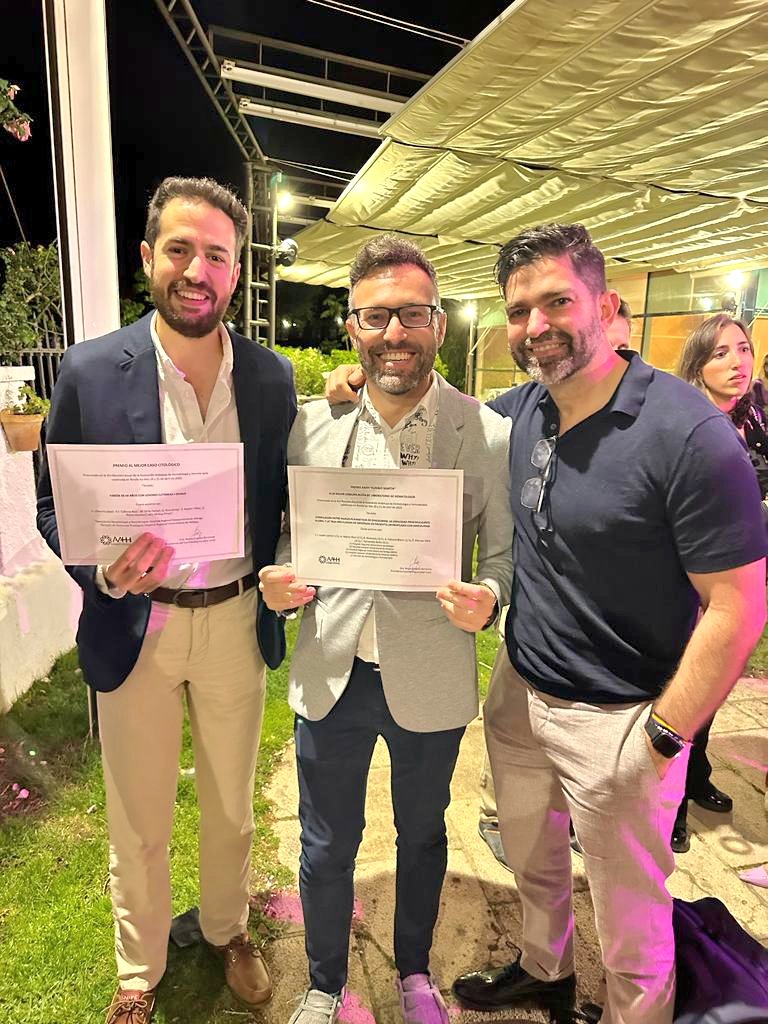 Muy contentos y orgullosos por hacer pleno en el XLII Congreso Andaluz de #Hematología:

- Premio a la Mejor Comunicación de Hematología.
- Premio al Mejor Caso Citológico, de la mano del residente Dr. Rubén Clavero.

¡Enhorabuena a todo el equipazo! 👏👏👏

<a href="/HRegionalMalaga/">Hospital Regional Universitario Málaga</a>