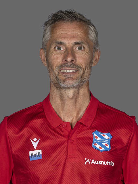 RadioCamataru's tweet photo. Inmiddels al veel, hier en in de media, geschreven over het optreden van sc Heerenveen gister. Daarom een mooi moment om morgen eens met één van de verantwoordelijken: hoofdtrainer Kees van Wonderen de stand van zaken te bespreken. 

Vragen voor Kees? Stel ze hieronder 👇#heeemm https://t.co/96vAqvBOwj