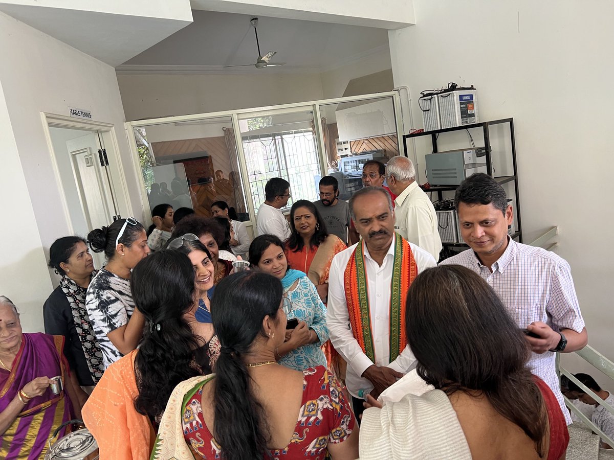 Ganapathi1971's tweet photo. @PCMohanMP @ArvindLBJP @MALimbavali It was wonderful interaction sir @PCMohanMP we wish all the best @MALimbavali to win with big margin @KM_Somashekhar @ArvindLBJP https://t.co/pUMQc9xlL9