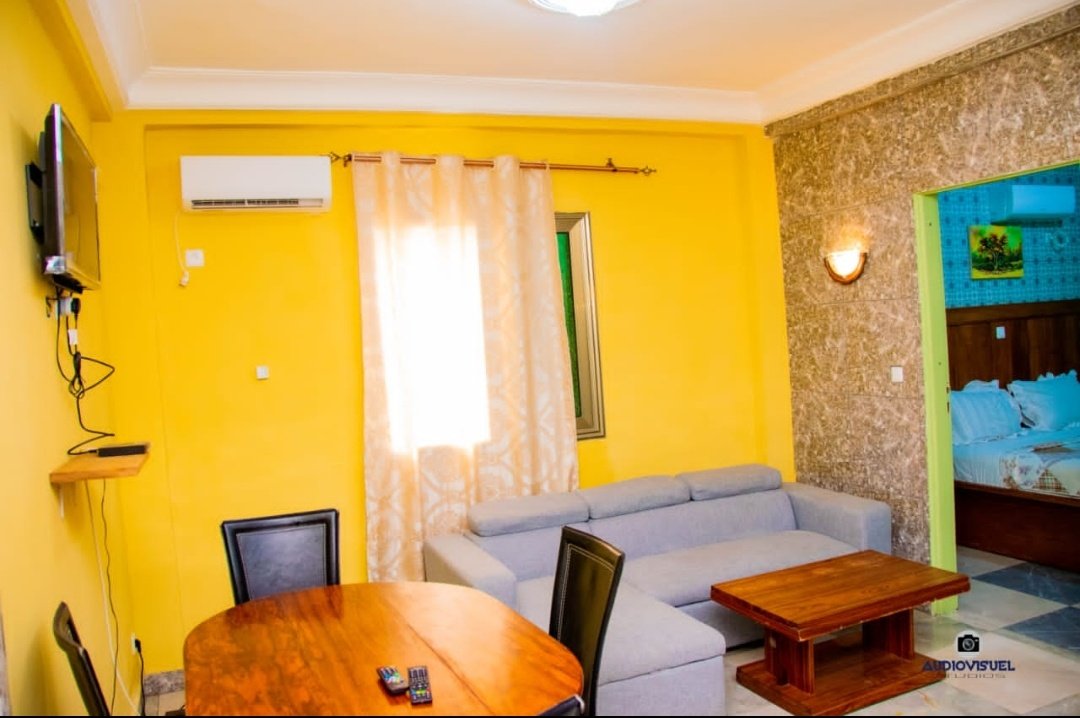 ImmoPonton's tweet photo. Magnifique suite meublée située à proximité du centre ville,au bord du goudron
Prix 25.000 /jour
1 séjour avec salle à manger
1 cuisine américaine équipée
1 chambre avec salle de bain
✅ Wifi
✅ Groupe électrogène
✅ Service de ménage
✅ gardiens 24h/24
✅ Parking
☎️📞 057199398 https://t.co/15BQ7oVSoX
