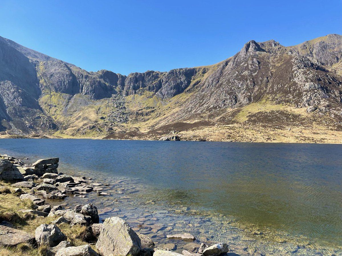 Ange412's tweet photo. Never disappoints #snowdonia https://t.co/nRna8uAwTA