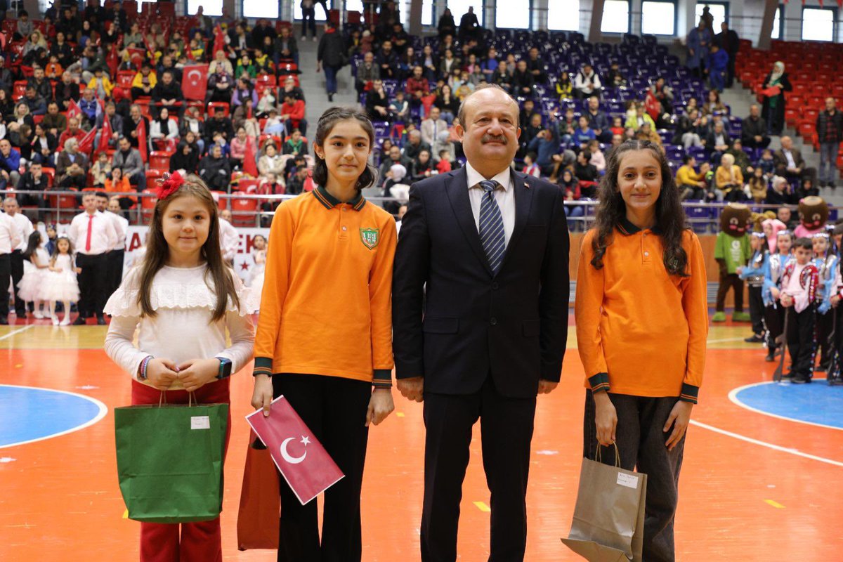 TCOrduValiligi's tweet photo. Valimiz @tuncaysonel’in bayram süresince deprem bölgesi #Adıyaman #Kahta’da görevlendirilmesi nedeniyle katılamadığı 23 Nisan Ulusal Egemenlik ve Çocuk Bayramı, Vali VekilimizAyhan Durmuş’un katıldığı törenlerle kutlandı.

#23Nisan Ulusal Egemenlik ve Çocuk Bayramı kutlu olsun.🇹🇷 https://t.co/w2ePnS5jiC