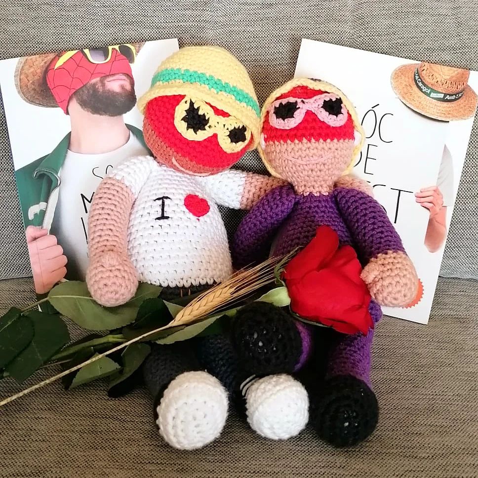 PostureigLleida's tweet photo. Bona diada de #SantJordi i feliç dia de los animorats! Si voleu els #PostuLlibres 'Soc de l'oest' i 'Soc més de l'oest' els trobareu a la paradeta de l'@editorialfonoll. Passeu un dia astupendo!!! 💙💙💙 https://t.co/jK5tmdzWjJ