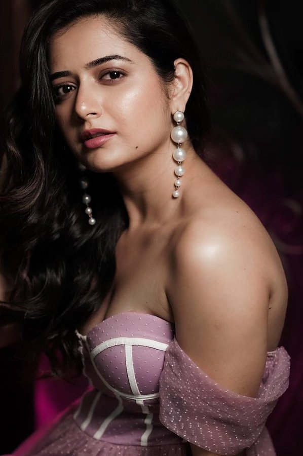 FuZJ42gaUAMluTt?format=jpg&name=900x900