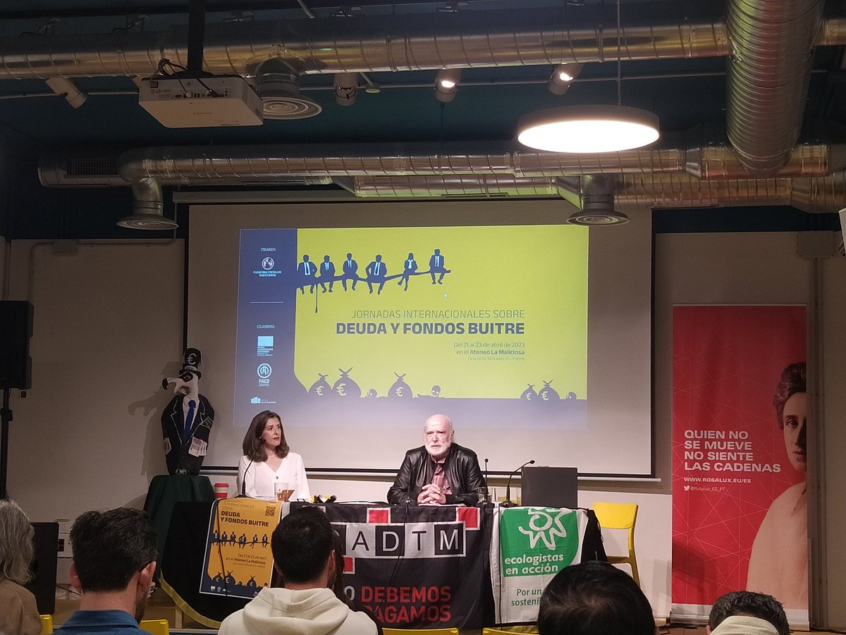 Cerramos las Jornadas Internacionales contra la #DEUDA y los #FONDOSBUITRE con la presentación del libro de Eric Toussaint, La Historia del Banco Mundial, que analiza su papel de soporte del Capitalismo y de promoción del endeudamiento ilegitimo en el último siglo.
<a href="/CADTM_int/">CADTM</a>