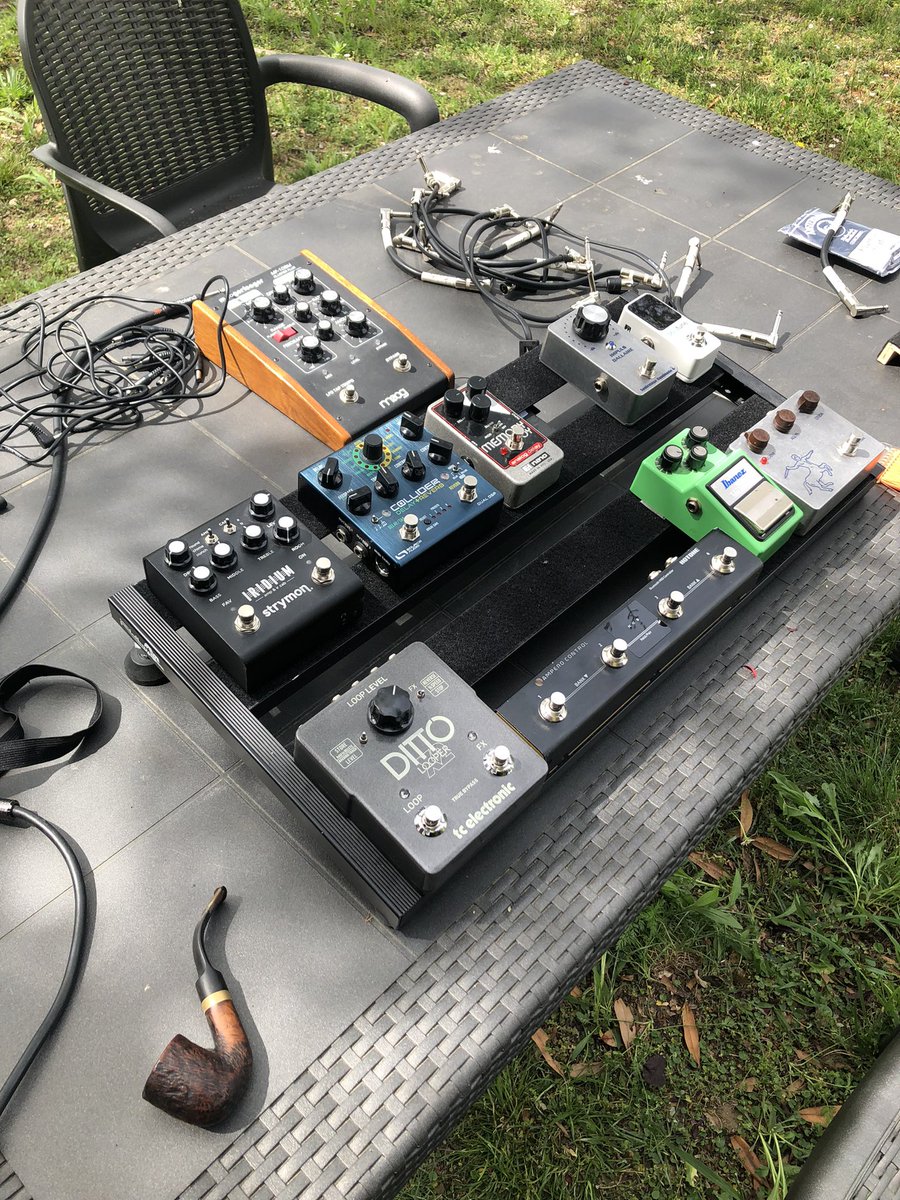 Dia excel·lent per refer la pedalera cares als nous projectes. Bona diada i rock&amp;roll!