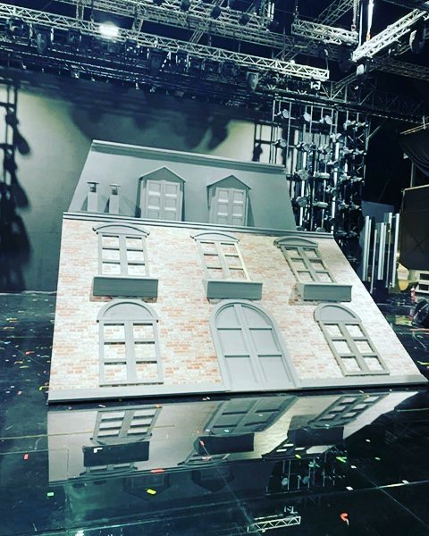 daqstudio's tweet photo. "Il Serale "
Studi Titanus/Elios Roma
Produzione:Fascino pgt
Regia:Andrea Vicario
Conduzione:Maria De Filippi
Direttore artistico:Stephane Jarny
Dop:Marco Vignanelli
Costumi:Anahi Ricca
Scenografia: Lucia D'Angelo e Cristina Querzola
#amici22 #AscoltiTV #DAQStudio #Backstage https://t.co/j6mg6wdcHR