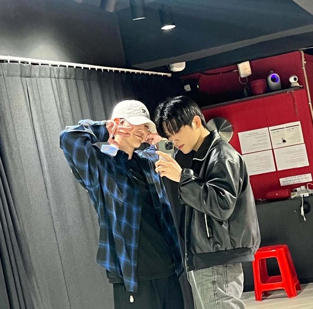 4jongwoo's tweet photo. [📸] 230423

Jongwoo (belllrain) Instagram update ft. Seunghwan 

"it was so good to practice together after a long time 🔥"

🔗https://t.co/6MbyrVajY4

#윤종우 #ユンジョンウ #yoonjongwoo https://t.co/cgeDOS5EzH