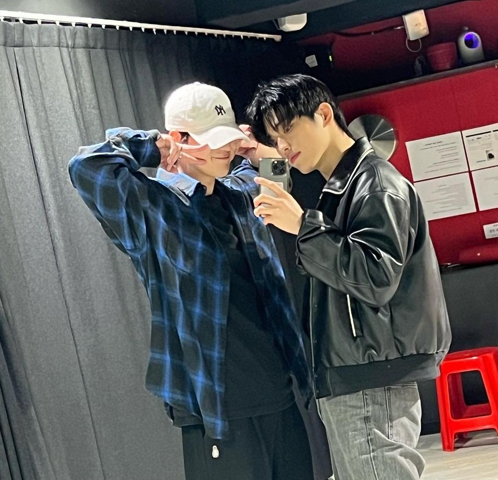 4jongwoo's tweet photo. [📸] 230423

Jongwoo (belllrain) Instagram update ft. Seunghwan 

"it was so good to practice together after a long time 🔥"

🔗https://t.co/6MbyrVajY4

#윤종우 #ユンジョンウ #yoonjongwoo https://t.co/cgeDOS5EzH