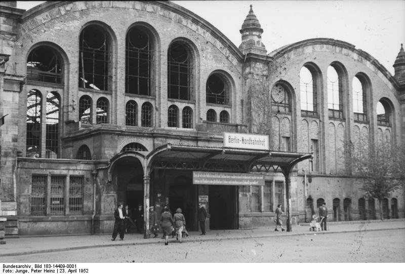 23 April 1952: the main entrance to the Nordbahnhof in Berlin (via Bundesarchiv)