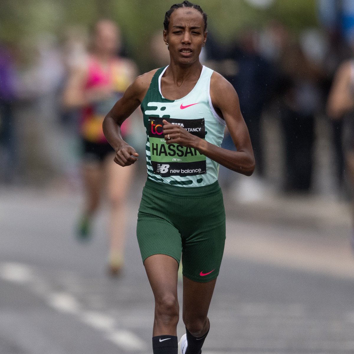 magwaz3's tweet photo. Sifan Hassan is an embodiment of determination and inspiration. She stopped twice in the middle of the race as she struggled with cramps, left far behind by the leading group,  struggled till she caught up with them and won the London Marathon women's title. 
#LondonMarathon https://t.co/KEgfhik96t