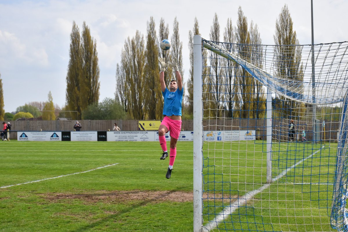 SGuest21's tweet photo. The right prep = clean sheets he just loves a clean sheet @ScottMartin98 @CoventrySphinx @Michael67058315 @tomcrossy1 💙💙⚽️⚽️👊👊🏆🏆 https://t.co/mgn0GbbtVc