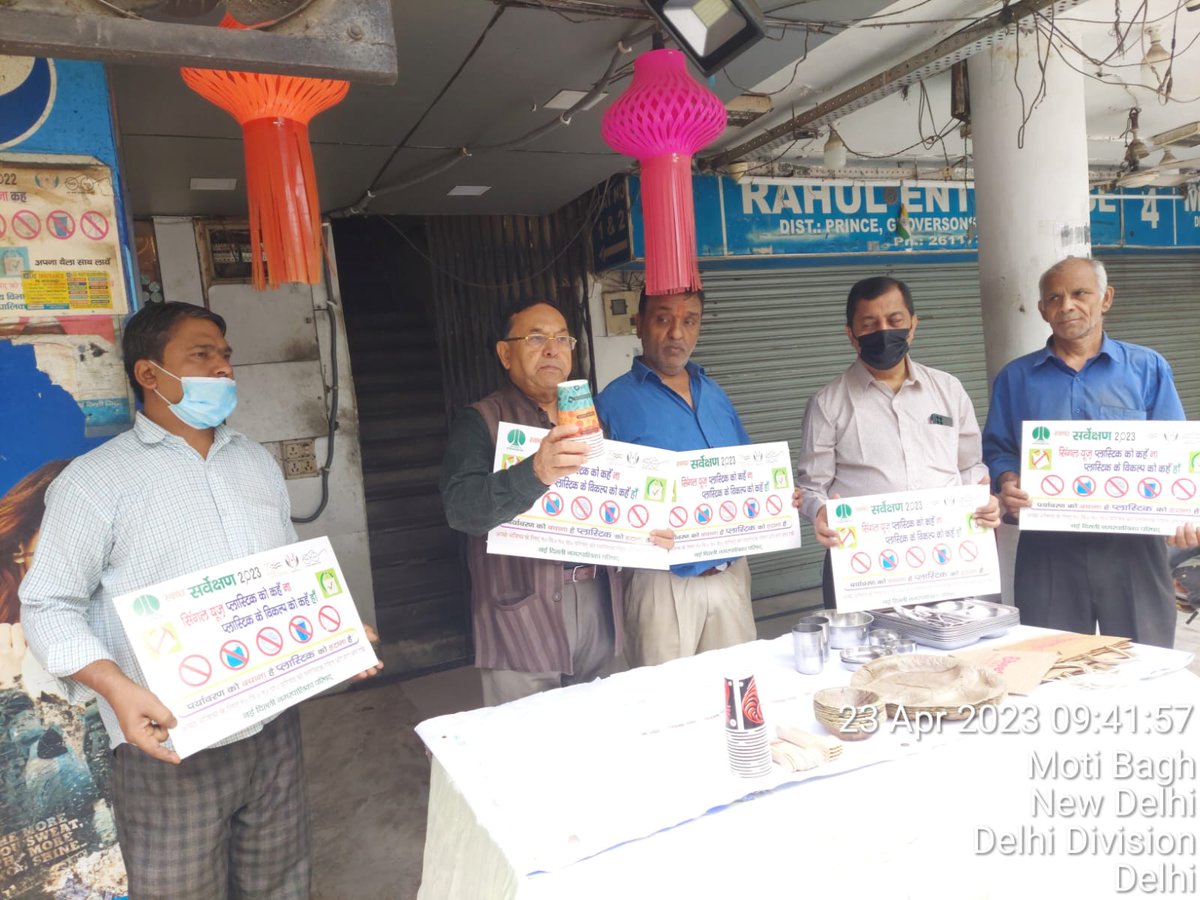 tweetndmc's tweet photo. Public Health Team #NDMC is creating awareness about #SwacchSurvekshan2023 and discouraging Single Use Plastic usage at Basrurkar Market and Sarojini Nagar, New Delhi.
#G20India
#BanonSingleUsePlastic
#SwachhSurvekshan2023
@DeepaAthlete https://t.co/lU2PmSLl2u