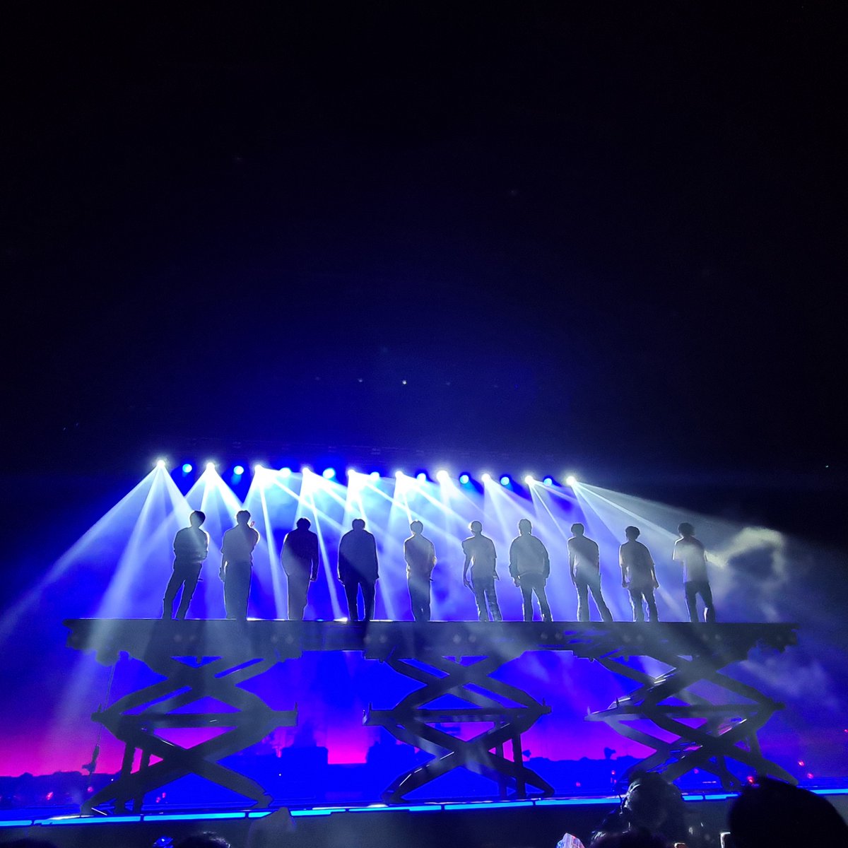 TalulaGosh's tweet photo. My love. My Everything. My treasure. @treasuremembers https://t.co/6WP7O7xNoP