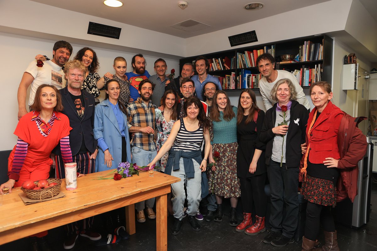 💐 Nekaj FOTO utrinkov iz včerajšnje premiere LJUDJE, KRAJI IN STVARI po besedilu Duncana Macmillana in v režiji Matjaža Pograjca ... bitly.ws/Dpgx 

Ponovitve: 24., 25. &amp; 26. april + 3. maj <a href="/MojekarteSI/">Mojekarte.si</a>  
📸Mediaspeed