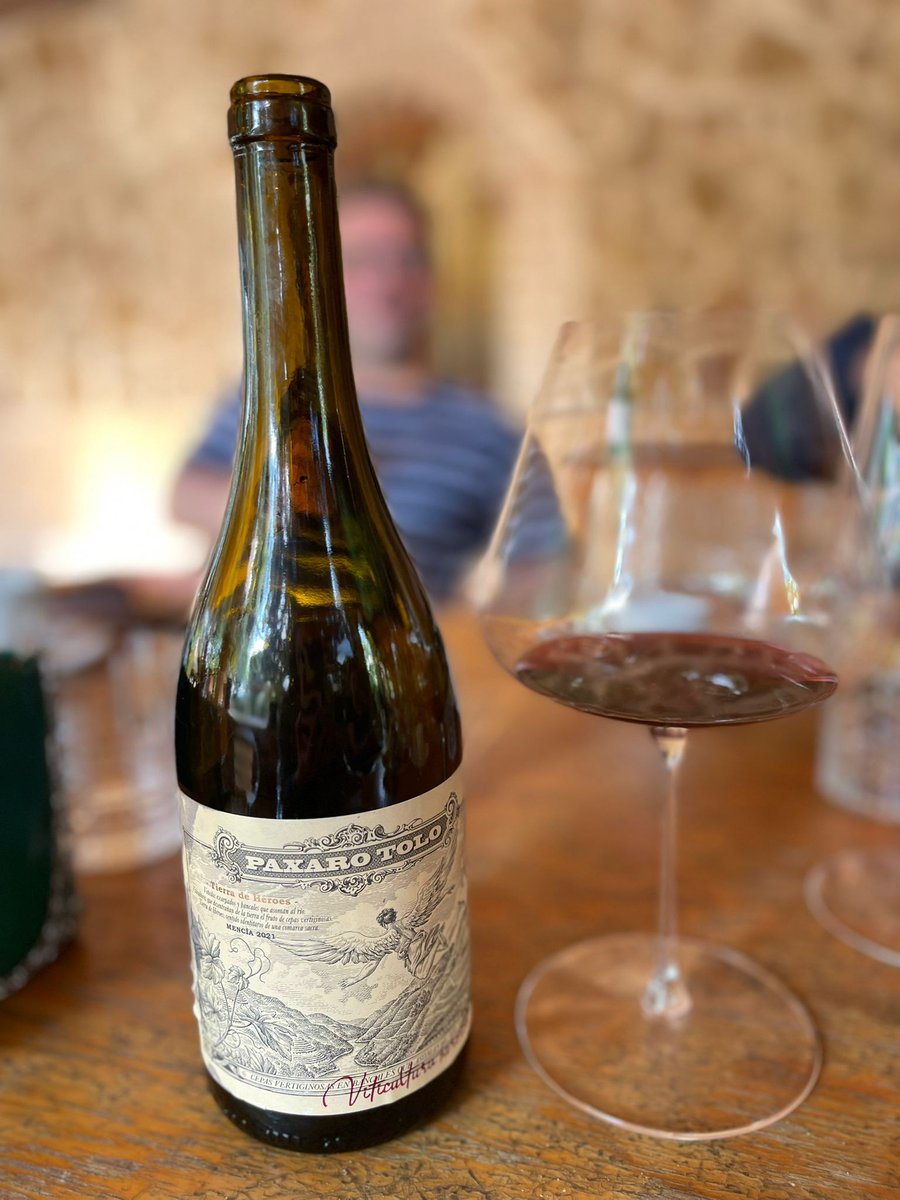 trentarruno's tweet photo. Día 112
Un día, un vi
Paxaro Tolo 2020
Mencía
Ribeira Sacra
.
.
#eulogiopomares
@uvasfelices
@mcruarua1
@Elisa_bouza
@Jjpower98
@RacodAnna
.
.
#dia112 #undiaunvi #racodanna #campdelx #mencia #viticulturaheroica #eulogiopomares #ribeirasacrasummum #summum https://t.co/7GVPMB428R