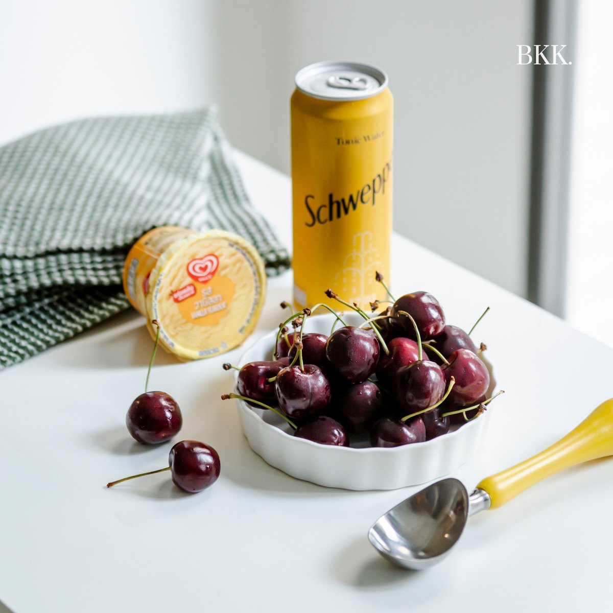 bkkmenu's tweet photo. เติมความสดชื่นซาบซ่าด้วยดริงก์สุดเฟรช 'Cherry Float Soda' ดื่มส่งท้ายวันหยุดสุดสัปดาห์แบบเวรี่แฮปปี้
.
https://t.co/TWUPMH68qX
.
#BKKMENU #BKKPLAY #EasyPeasyRecipe #CherryFloatSoda #HomeMade #HomeMadeMenu #Soda #Float https://t.co/F4SodsFjFu