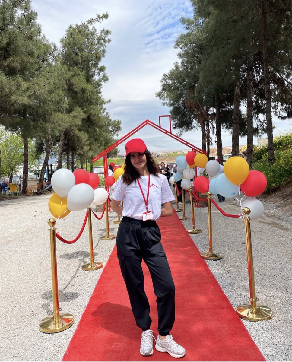 #NesrinCavadzade | new photo

Kahramanmaraş... Depremden sonraki ilk 23 Nisan... Kararın ardından herkes gözyaşı içinde... Birlikte olduğumuzu her zaman hatırlamamız dileğiyle