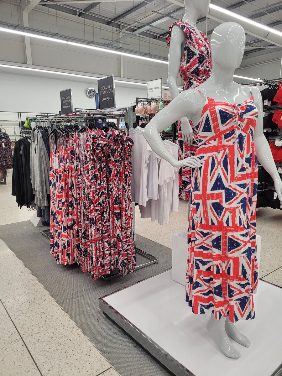 jamtart18's tweet photo. Cheers Asda, that's my outfit for watching the Aberdeen game this aft sorted 🤪 (Seriously tho, WTF 😄) https://t.co/whg59b6H0f