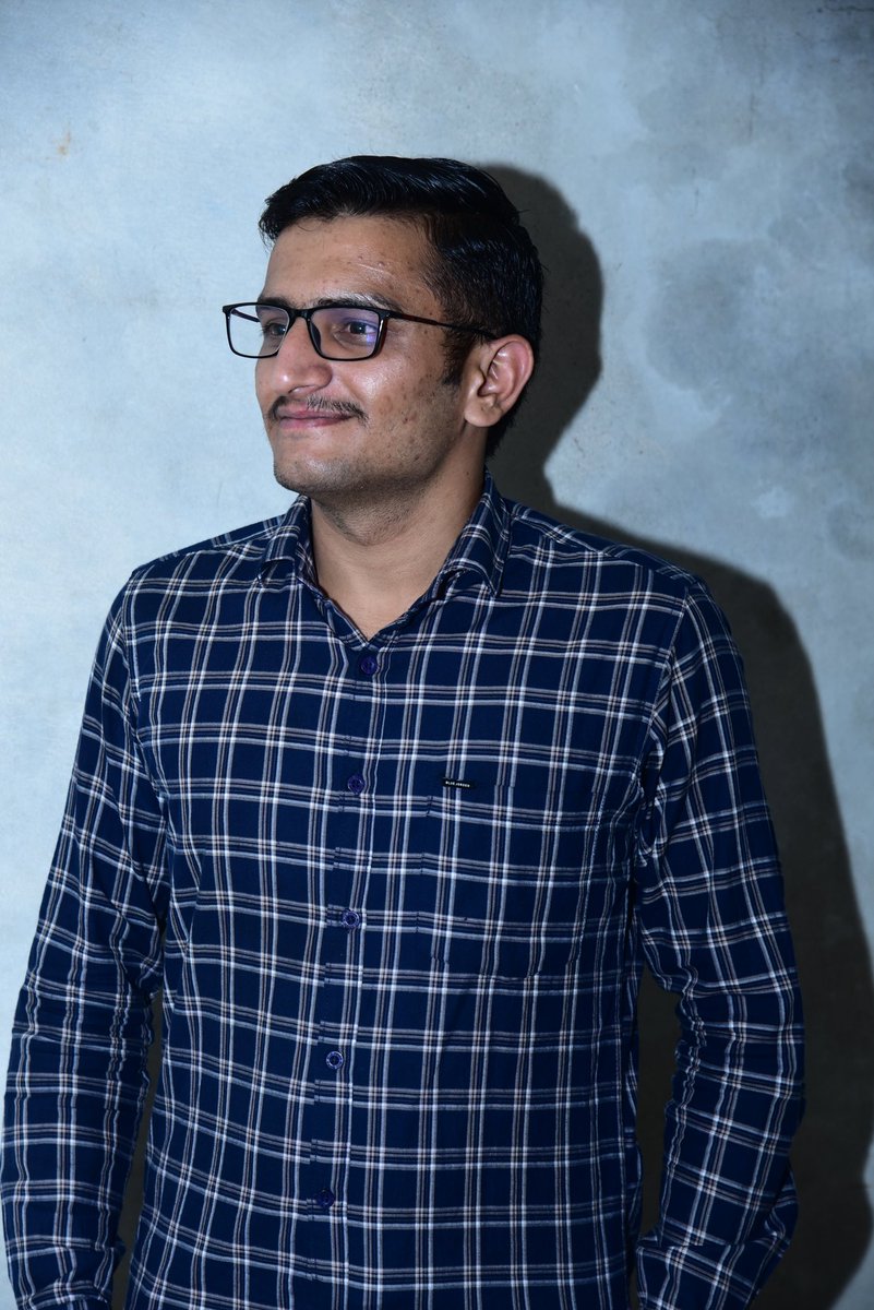 Alone_Marwari's tweet photo. #CameraPose 
#TimePass 
🤣🤣🤗🤗🤗✌️😎😎🥳🥰🚩🚩 https://t.co/vlLn81AkZV
