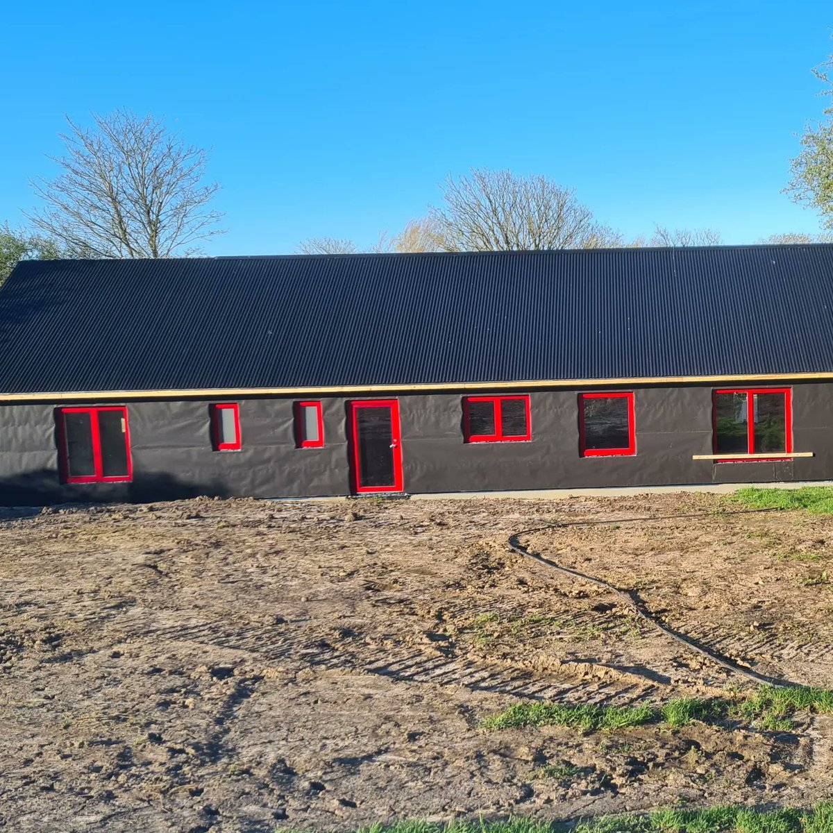 cliomahouse's tweet photo. Airtightness complete, cellulose insulation 85% complete, solitex quattro Black membrane for shadow gap timber cladding in place. Nice stage to be at!
#proclima #Intello #passivehouse #ecologicalbuildingsystems #airtightness #tighttothewind https://t.co/LyJ5Q1dgUp