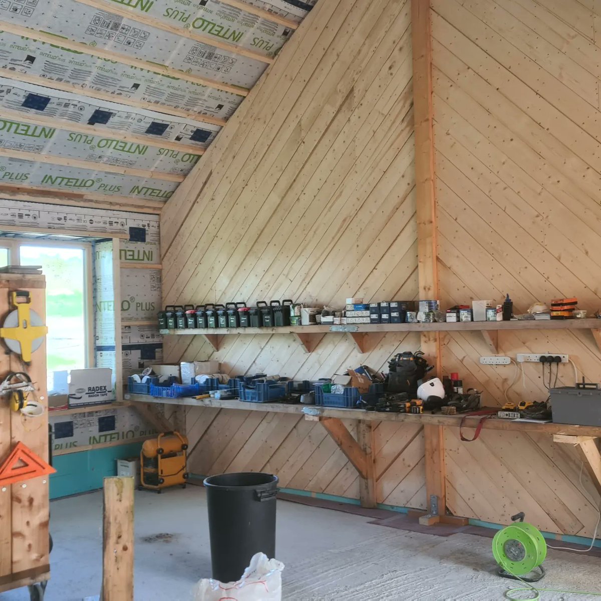 cliomahouse's tweet photo. Airtightness complete, cellulose insulation 85% complete, solitex quattro Black membrane for shadow gap timber cladding in place. Nice stage to be at!
#proclima #Intello #passivehouse #ecologicalbuildingsystems #airtightness #tighttothewind https://t.co/LyJ5Q1dgUp