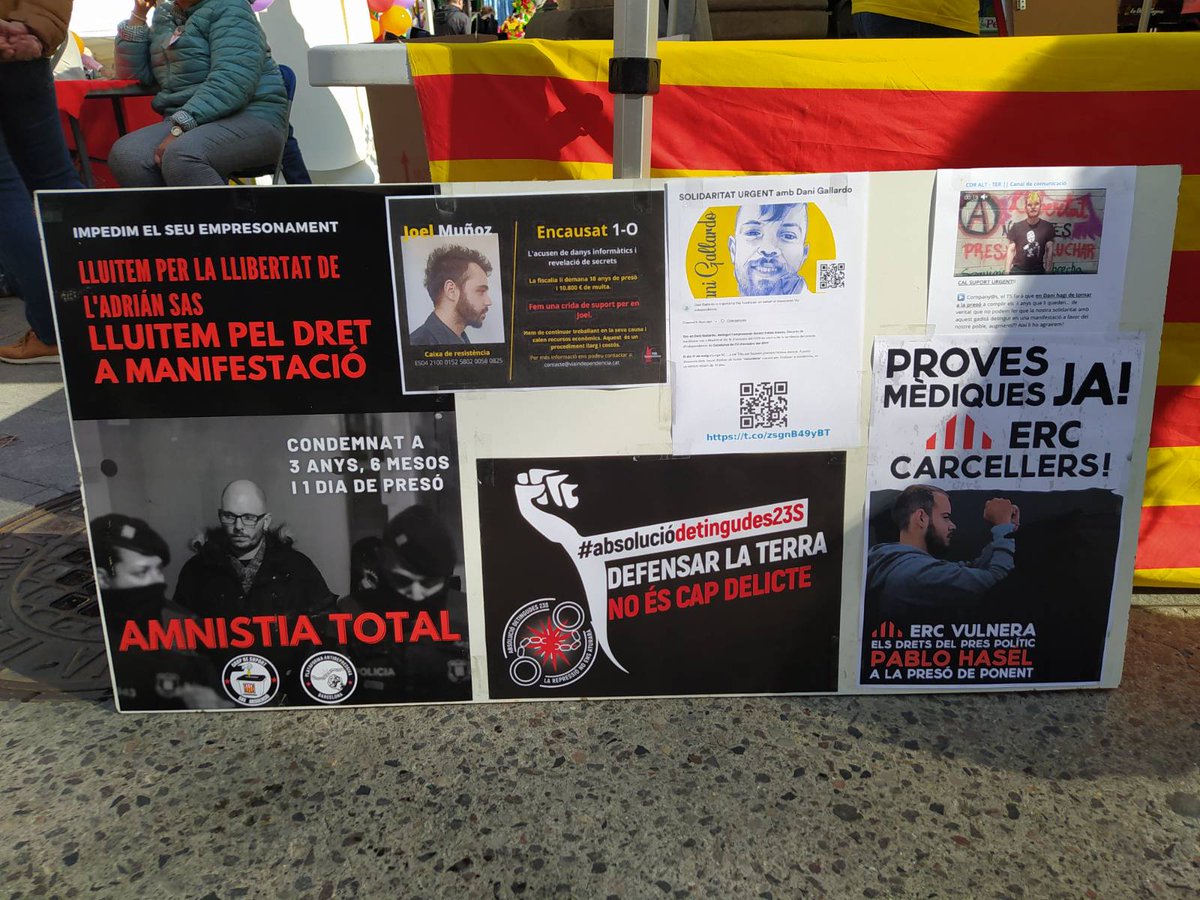 JAbsolucio's tweet photo. Bon dia, gent bonica!
Aquest Sant Jordi també col·laborem amb les companyes represaliades.
Ens trobareu a Centelles.
#AltTer https://t.co/7hT1EFHfyW