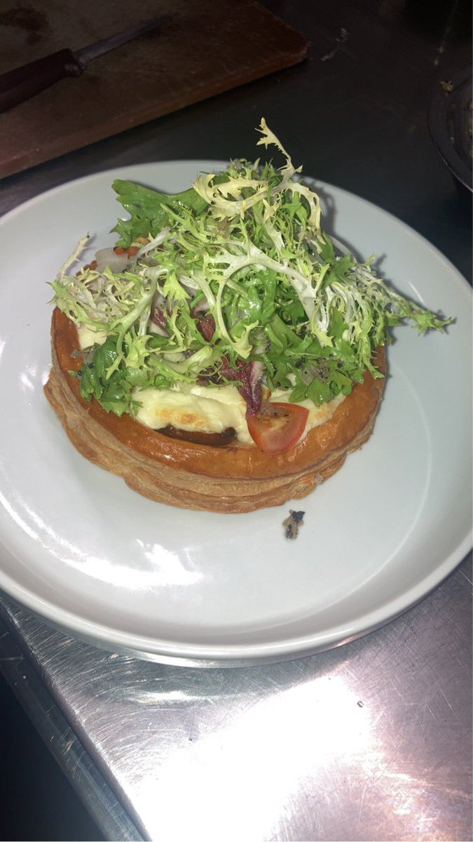 freyaloll's tweet photo. chef media, wish i was better at taking photos 🙄 https://t.co/Dt5VBUHiO2