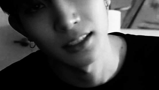 LHSNOIA's tweet photo. marlboro black
— a #heejake au 🚭

nang makalaya na sa toxic niyang ex, nahanap nalang bigla ni mint (sjy) ang kanyang sarili sa bisig ni kice (lhs)—langhap ang usok ng sigarilyo, dama ang lamig ng hangin.

ngunit paano kung mawala ulit ang lahat... at upos nalang ang matira? https://t.co/SXxJDDz9pL