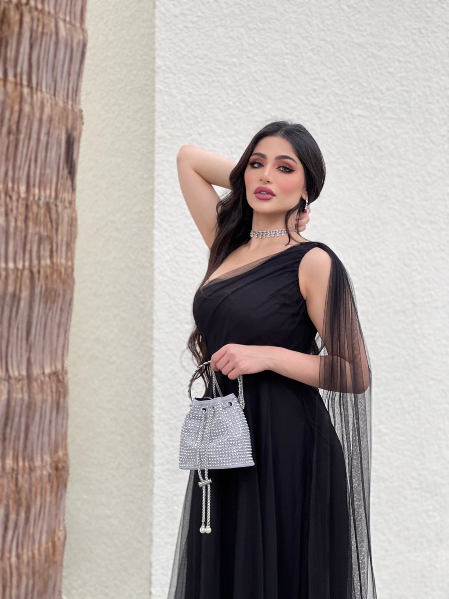 styli_official's tweet photo. المعنى الحقيقي لما نتألق ونتأنق 🖤
Code💸خصم: SOCIAL10
🔎 7004936401
#STYLI #KSAFASHION #KSA #UAE #fashion #RamadanWithStyli #EidEdit #EidCollection
فستان #أسلوب #مرة_ستايلي #السعودية #الامارات #فاشن#تشكيلة_العيد #رمضان #رمضان_مع_ستايلي https://t.co/ifmx8TfgpR
