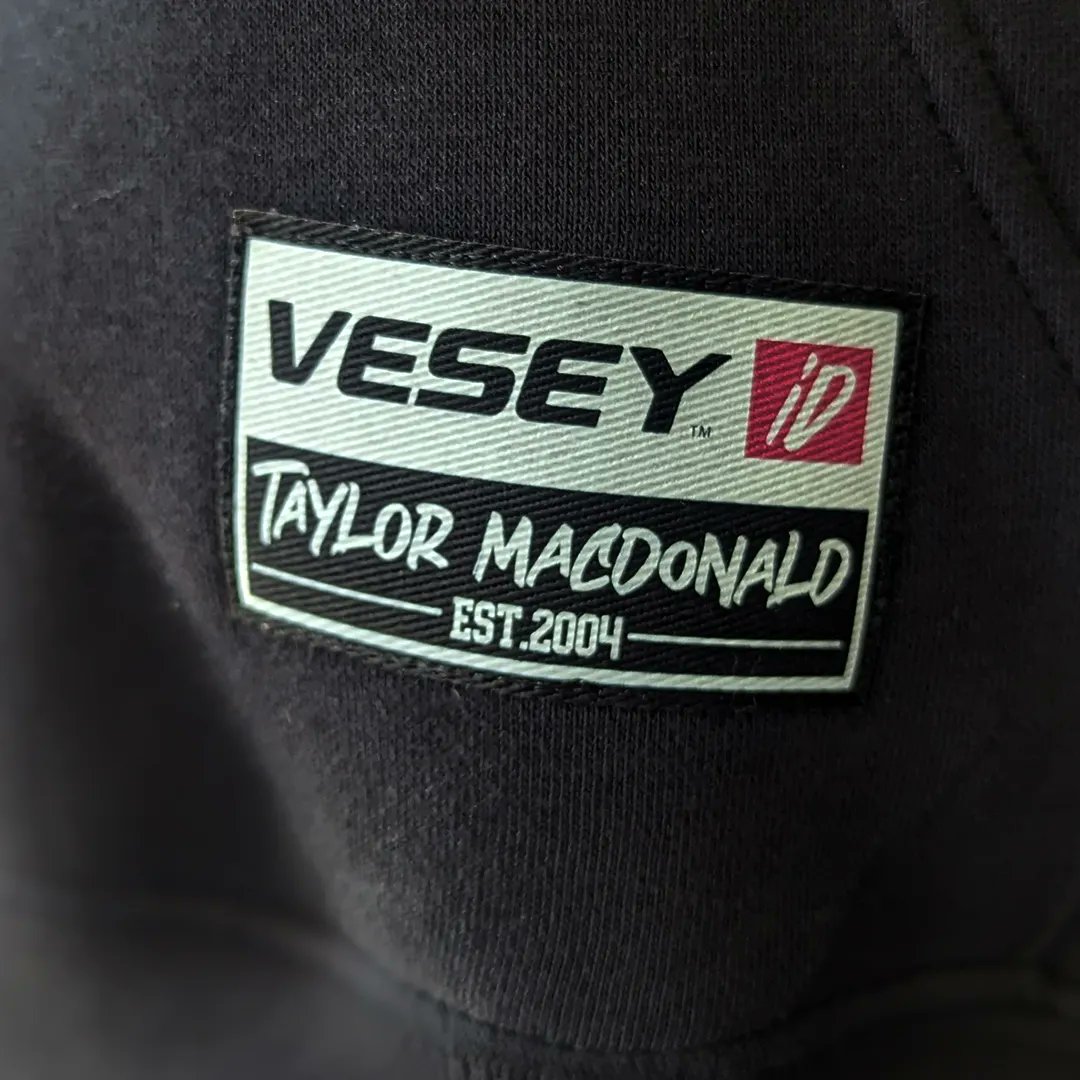 VeseyUK's tweet photo. As a part of the collaboration, we asked Taylor MacDonald  what inspired her to begin her journey as a freestyle footballer! @11TaylorM11 

#freestylefootball #footballcontentcreator #customfootballshirt #footballtraining #portsmouthfc #nikefootball https://t.co/q9S0Z1VX7L