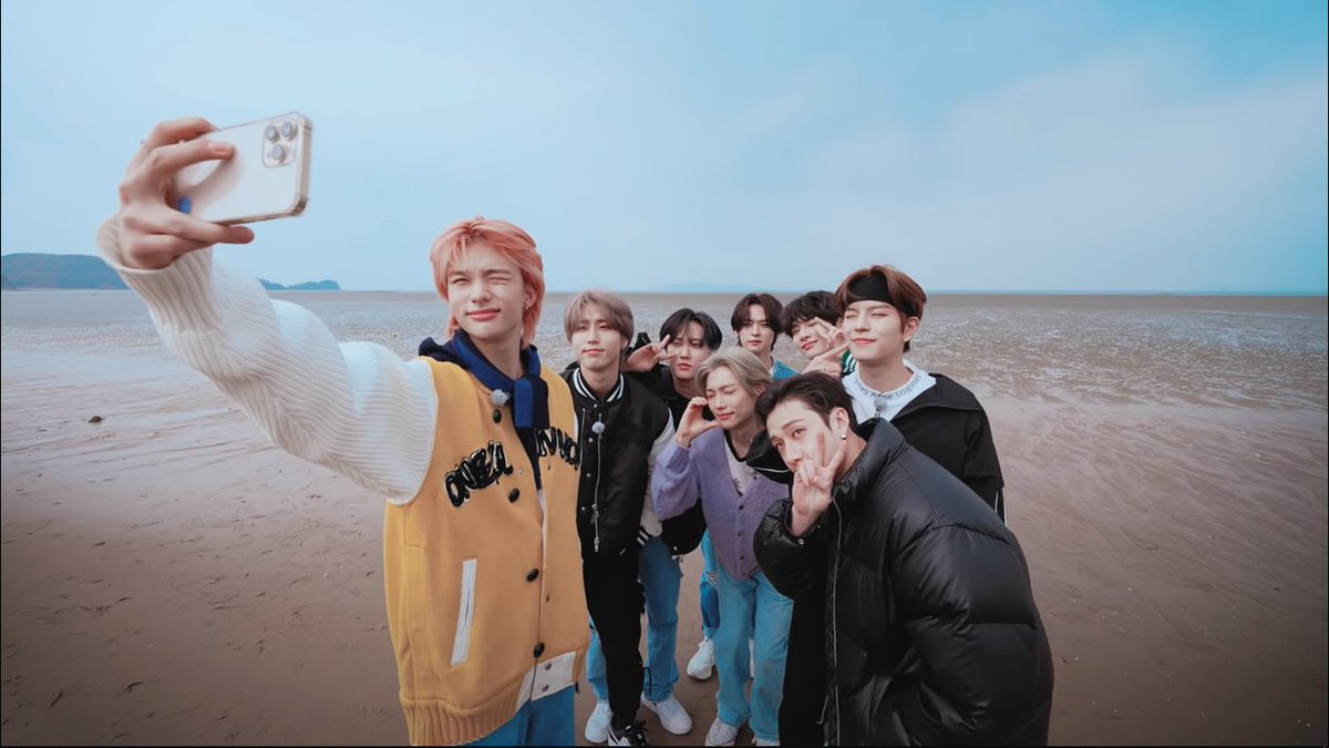 yslcheol's tweet photo. that's my family right there https://t.co/2WSv6KcRZJ
