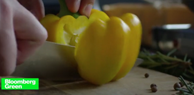 DPagiazitis's tweet photo. Upcycling food is basically giving old produce a new life and is definitely growing as a viable option for more consumers. And with upcycling-companies like Matriark Foods making real in-roads including a recent deal with Whole Food https://t.co/CVsO99gZP0 https://t.co/wp477NM9vk