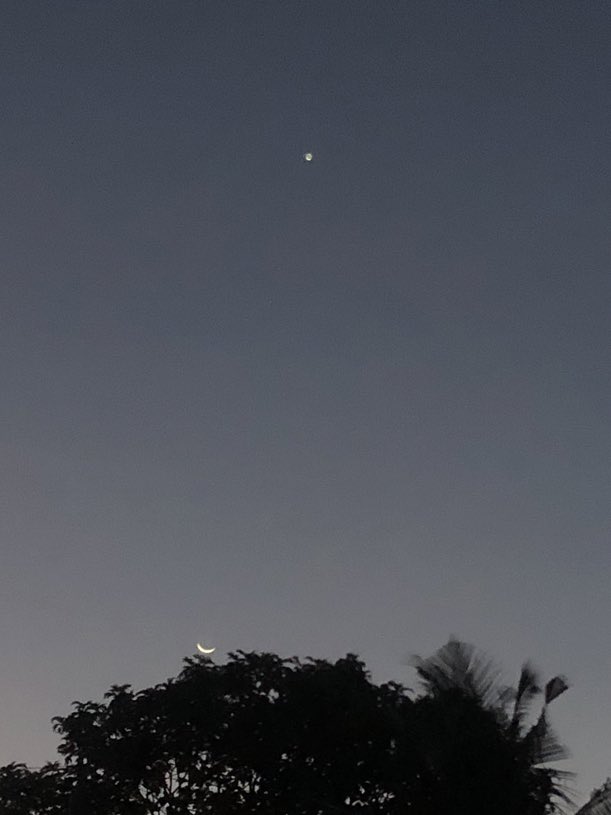 jinjinologist's tweet photo. its getting closer and closer each night 🥺🌙 bin—ah are you almost there? #문빈 

last night                                 tonight
4/22                                           4/23 https://t.co/2rWLCMhuuH