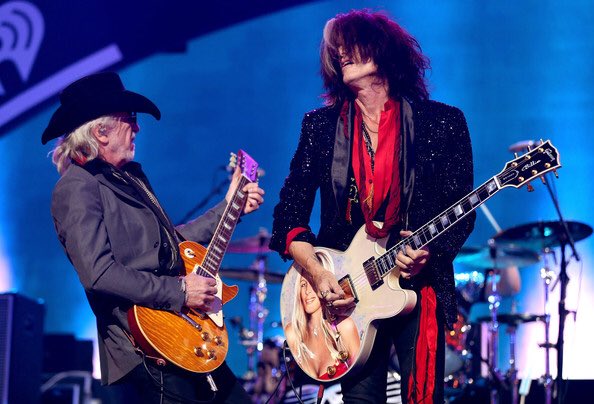 GtBearsJr's tweet photo. Aerosmith   Joe Perry  Brad Whitford  
Kings and Queens  
Guitar Cover

👇
https://t.co/nlvzqpv0BD https://t.co/mnW41ckE4f